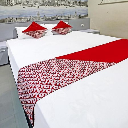 Super Oyo 91202 Family Guest House Syariah Tulungagung Kültér fotó